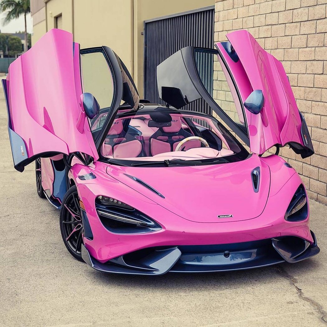 McLaren 765LT Pink Magic