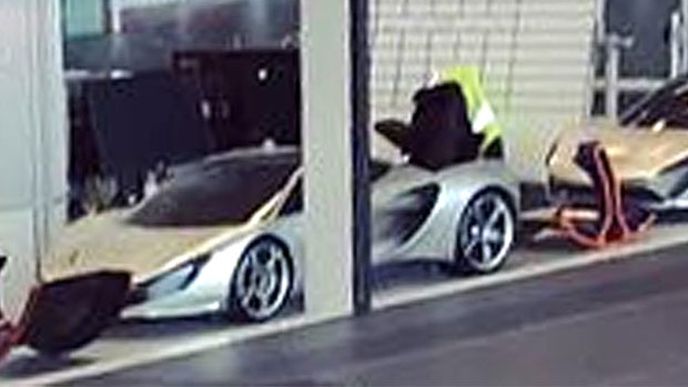 McLaren rozvířil diskuze jedinou fotkou. Odhalil nedopatřením nový model? McLaren rozvířil diskuze jedinou fotkou. Odhalil nedopatřením nový model?