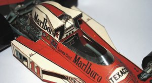 Papírová historie #23: Čtyřicetiletý papírový McLaren