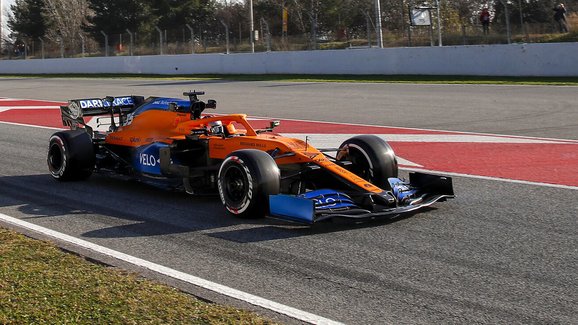 Víkendový start formule 1 v ohrožení kvůli koronaviru. McLaren nepojede