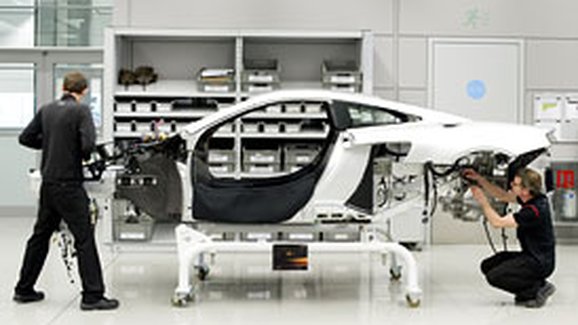 McLaren MP4-12C: První sériový kus ve výrobě (VIDEO)