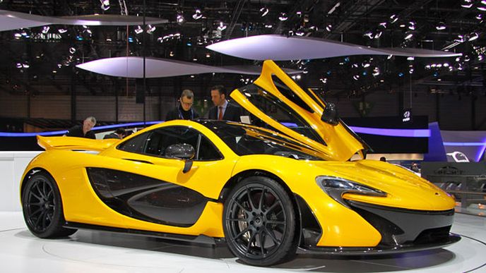 První statické dojmy: McLaren P1 je hybridní nástupce legendárního F1 s 916 koňmi (+video) První statické dojmy: McLaren P1 je hybridní nástupce legendárního F1 s 916 koňmi (+video)