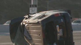 SUV se při nehodě převrátilo na bok. Řidič a spolujezdec náraz nepřežili.