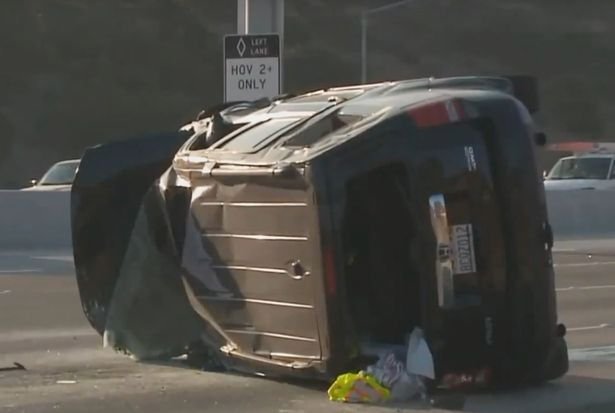 SUV se při nehodě převrátilo na bok. Řidič a spolujezdec náraz nepřežili.