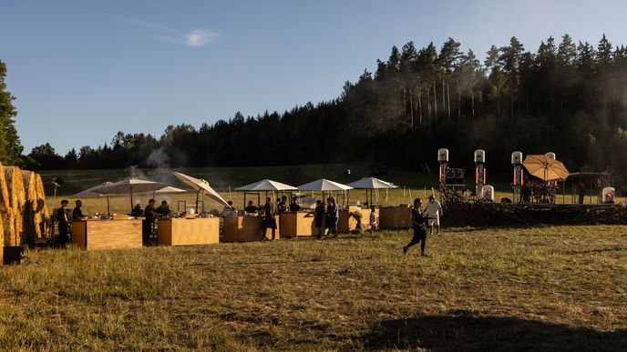Pátý ročník ME ZE food festivalu na louce u Lindavy Pátý ročník ME ZE food festivalu na louce u Lindavy