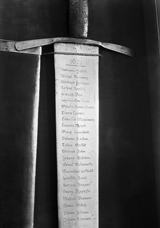 Meč kata Mydláře, který popravoval 21. června 1621 na Staroměstském náměstí. Na čepeli jsou jména těch, které připravil o život.