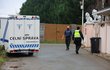 Policie u domu Karlose Vémoly. Policie u domu Karlose Vémoly.