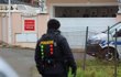 Policie u domu Karlose Vémoly. Policie u domu Karlose Vémoly.