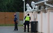 Policie u domu Karlose Vémoly. Policie u domu Karlose Vémoly.