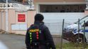 Policie u domu Karlose Vémoly. Policie u domu Karlose Vémoly.