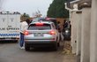 Policie u domu Karlose Vémoly. Policie u domu Karlose Vémoly.