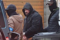 Drama den před Vánocemi: U Vémoly zasahuje policie! Vyvedli ho v poutech