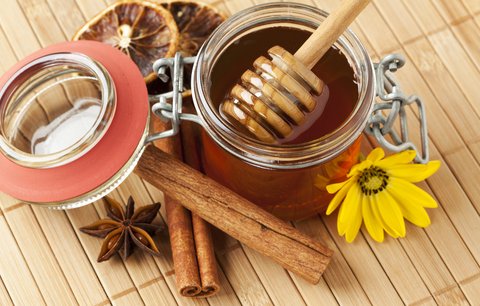 Magický lektvar z medu a skořice: Dieta na hubnutí i skvělý sex