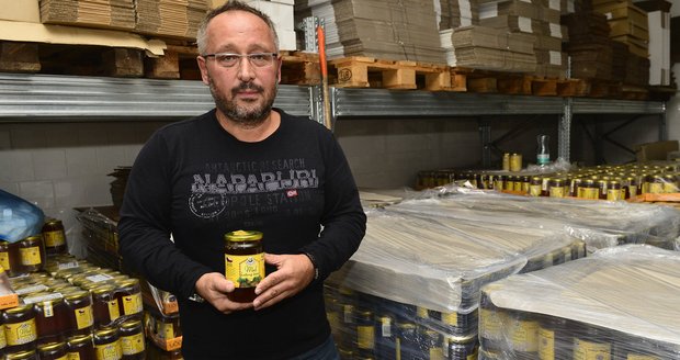Pokuta 1,2 milionu pro Včelpo: Za med s antibiotiky, který odhalil Blesk