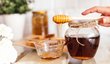 Na marinádu použijte tekutý med