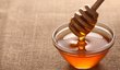 Med je skvělé přírodní sladidlo i účinné antibiotikum