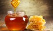Použijte kvalitní nepasterizovaný med, ideálně přímo od včelaře