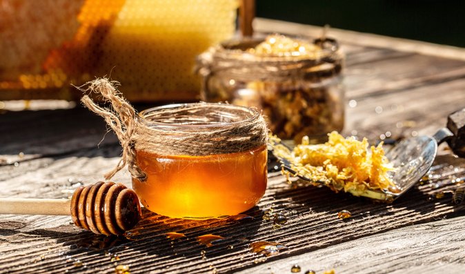 Med patří mezi potraviny, které pomáhají proti jarním alergiím.