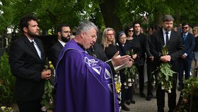 Rozloučení s Medou Mládkovou na hřbitově v Rosicích (24.5.2022)