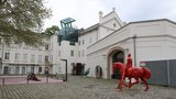 Museum Kampa slaví 20 let! Nabídne skleněné sochy či módní přehlídku
