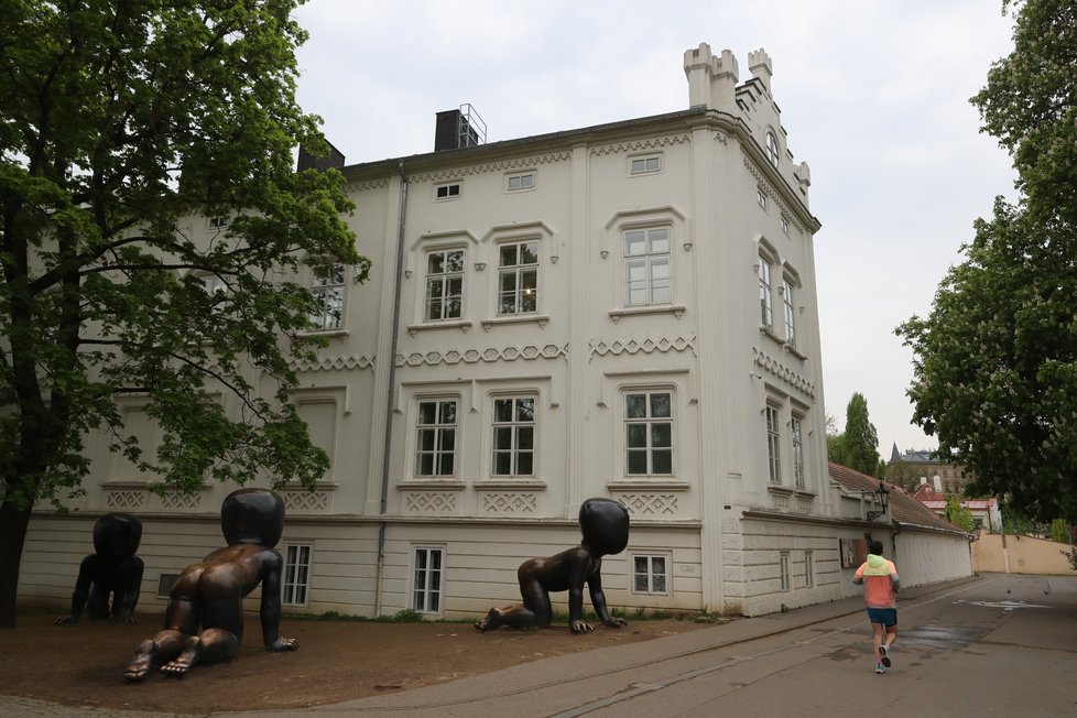 Pražské Museum Kampa se zahalilo do smutku, zemřela jeho zakladatelka Meda Mládková (3.5.2022).