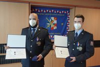 Muži se zastavilo srdce a zhroutil se: Dvojice policistů ho vrátila na tento svět