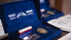 Předávání stříbrných medailí v Senátu (28.9.2023)