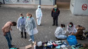 Medici na ulici pomáhají bezdomovcům v zimě i v době pandemie