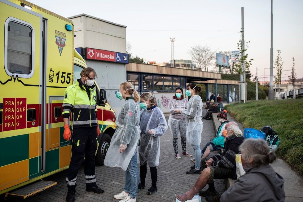 Medici na ulici pomáhají bezdomovcům i v době pandemie