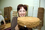 Svůj recept nejznámější pekařka medovníků u nás - Marianna Khibovská - neprozradí, ale máme jiný.