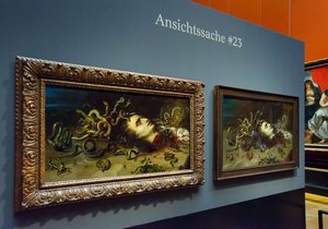 Obě Medusy z dílny P. P. Rubense jsou originály. Ten brněnský visí vlevo, vídeňský vpravo.