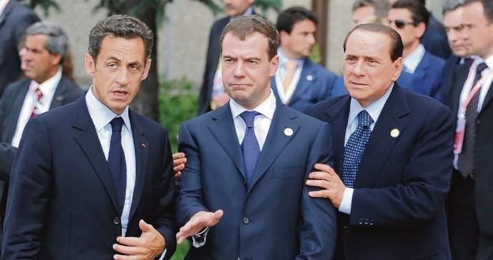 Berlusconi se snažil, aby šel Medveděv rovně a neudělal ostudu