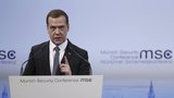 „Přichází druhá studená válka,“ hřměl Medveděv. Může za to prý NATO