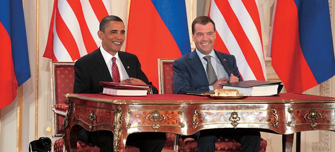 Barack Obama účast na smuteční trzyně odvolal, naproti tomu Dmitrij Medvěděv do Polska odletěl a obřadu se zúčastní