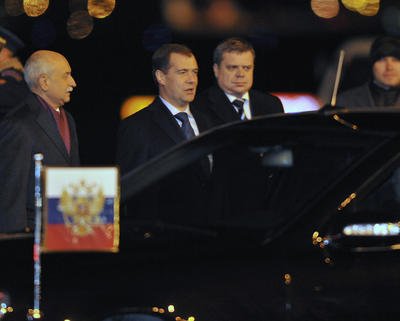 V ČR je Medveděv již podruhé - minule se zde ukázal společně se svým americkým protějškem Barackem Obamou.