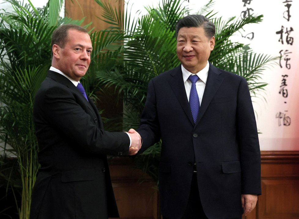 Místopředseda Bezpečnostní rady Ruské federace Dmitrij Medveděv u Si Ťin-pchinga.