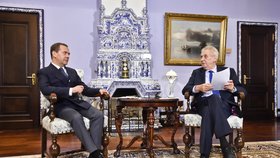 Prezident Miloš Zeman (vpravo) a bývalý ruský prezident a premiér Dmitrij Medveděv (22. 11. 2017)