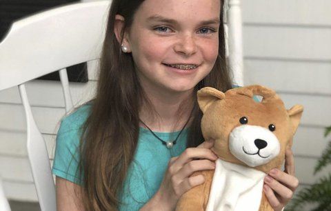 Ella (12) vymyslela veselé obaly na infuze: Chci pomoct jiným dětem, aby zvládaly léčbu