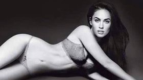 Megan Fox: Spala jen se dvěma muži!