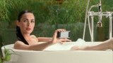 Megan Fox: Hrát si s mobilem ve vaně je nebezpečné