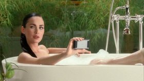 Megan Fox v sexy reklamě na mobil