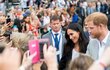 Princ Harry a vévodkyně Meghan se vítají s fanoušky v Irsku