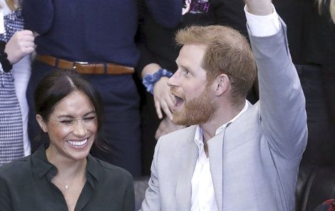 Harry a Meghan se radují, když jim lékaři potvrdili těhotenství.