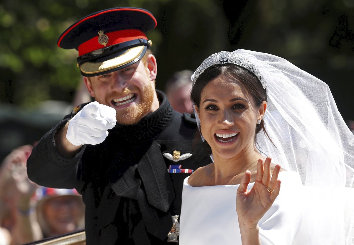 Princ Harry na svatebním snímku se svou vyvolenu Meghan.