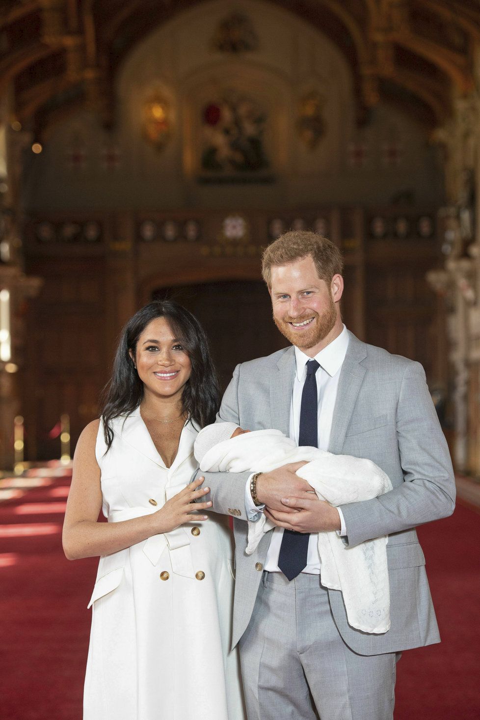 Vévodkyně Meghan a princ Harry poprvé ukázali veřejnosti svého chlapečka.