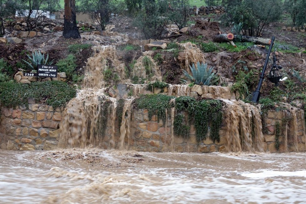 Kalifornské město Montecito, kde žije princ Harry s Meghan Markle zasáhla rozsáhlá bouře.