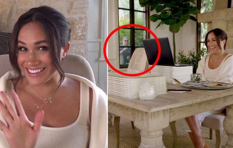 Netradiční dárek ke „40" Meghan: Podivné narozeninové video! Včetně žonglujícího Harryho