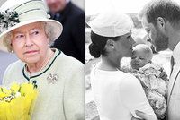 Utajený spor Meghan s královnou: Pravdu naznačovaly již fotky ze křtin Archieho!