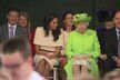 Královna Alžběta a vévodkyně Meghan poprvé samy spolu na akci