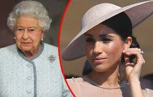 Královna Alžběta II. důrazně zavelela: Meghan nesmí nosit šperky po Dianě! 